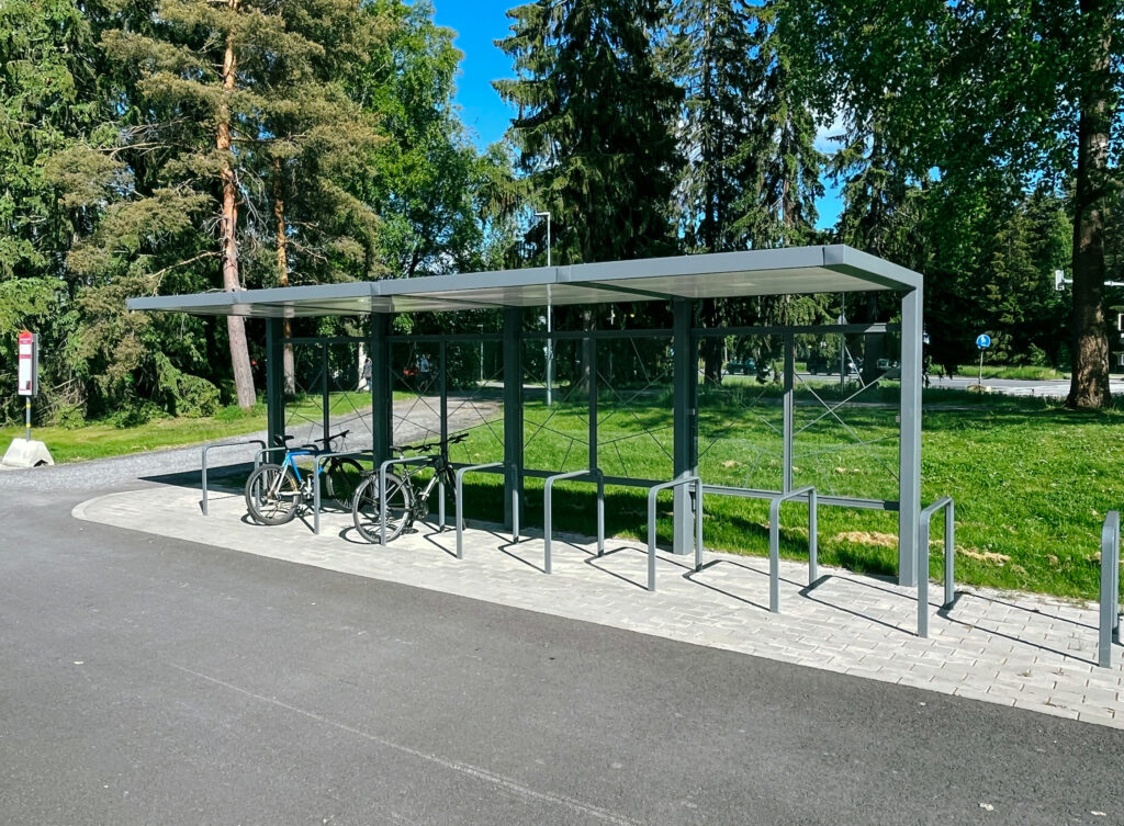 CPH-pyöräkatos varustettuna BAR-pyörätelineillä Tampereen Raitiotiellä.